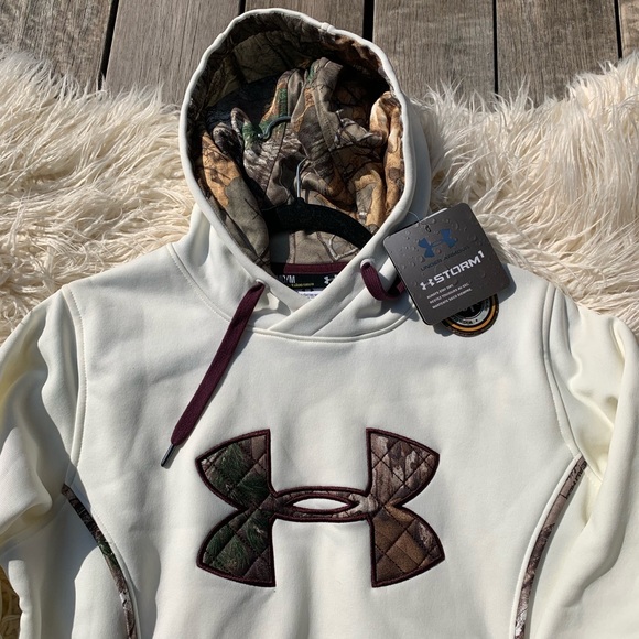 ⭐️Under Armour⭐️ White Camo Sweatshirt - Picture 3 of 3